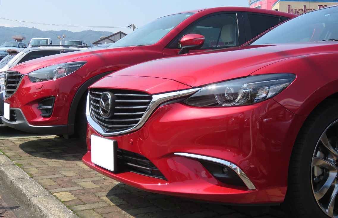 CX-5とアテンザワゴン、どちらもホワイトレザー内装！