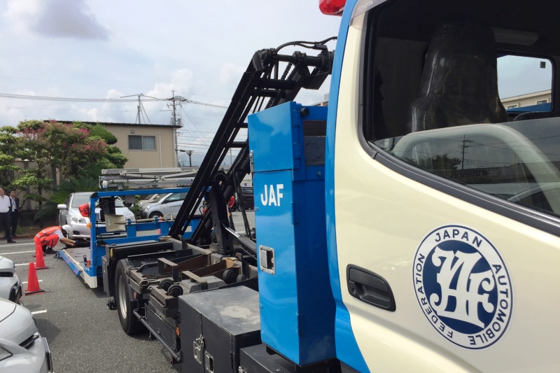 JAFのレッカー車。