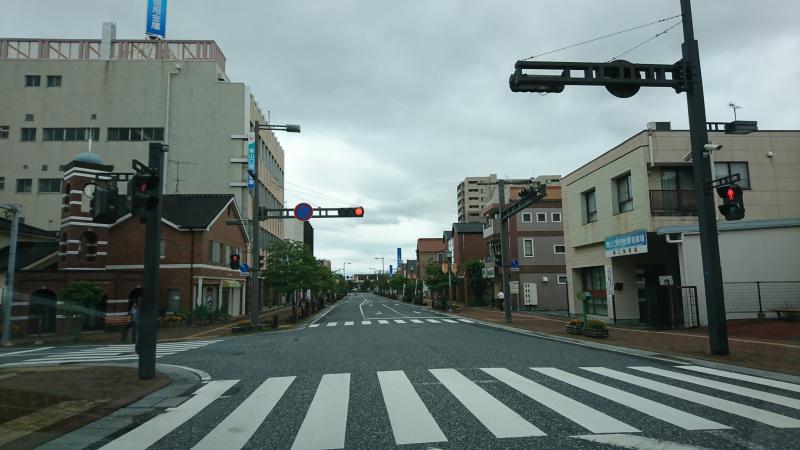 駅前の通りも電柱がなくなりすっきり