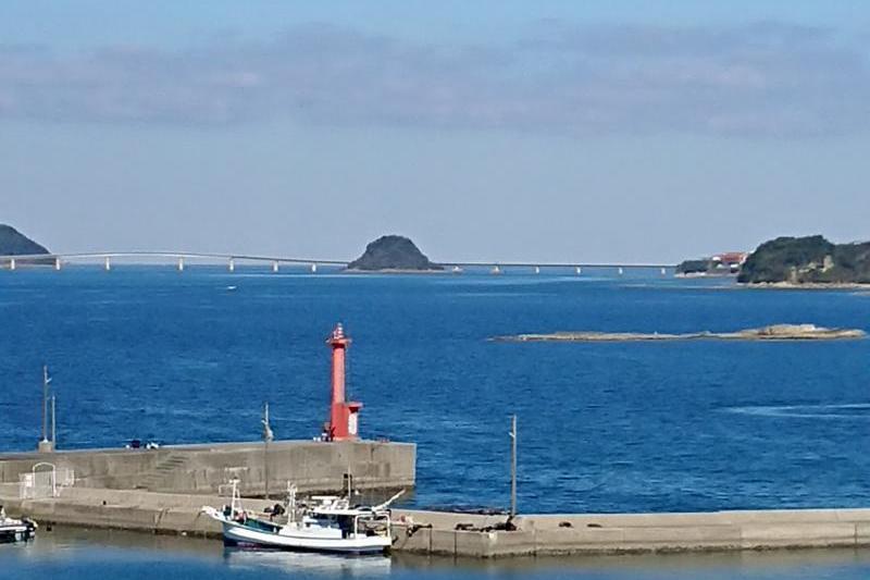 道の駅から見た角島大橋