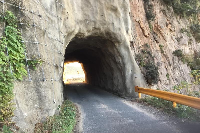トンネルです。