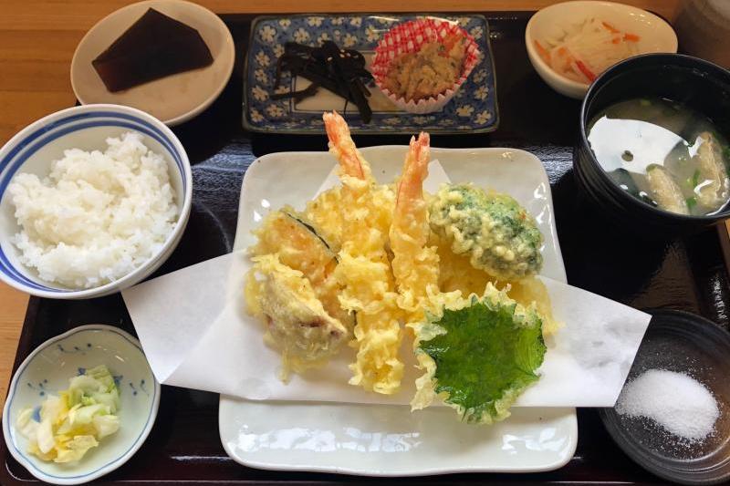 鯖島食堂の天ぷら定食
