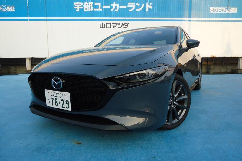 お待たせいたしました。Mazda3です。