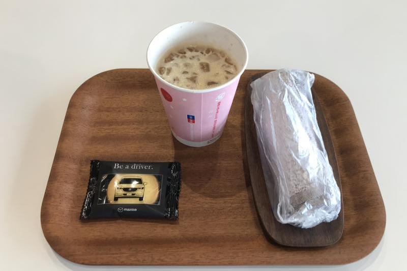 冷たいカフェラテとともに...