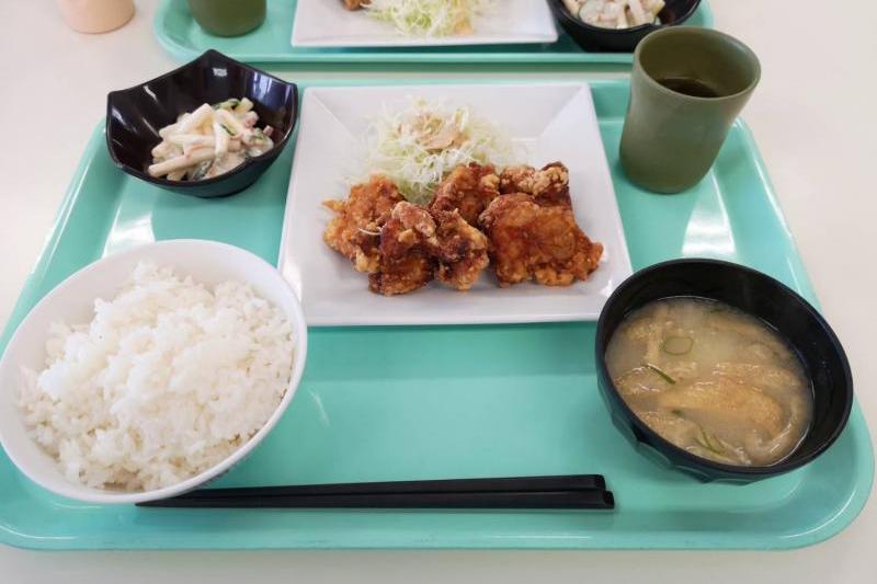 昼食は学食を食べました！