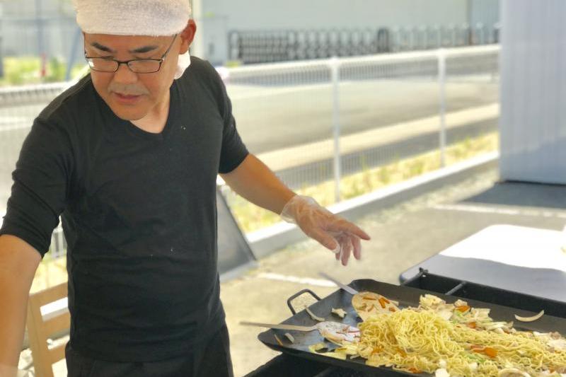 真夏の俺の焼きそば仕込み中！！