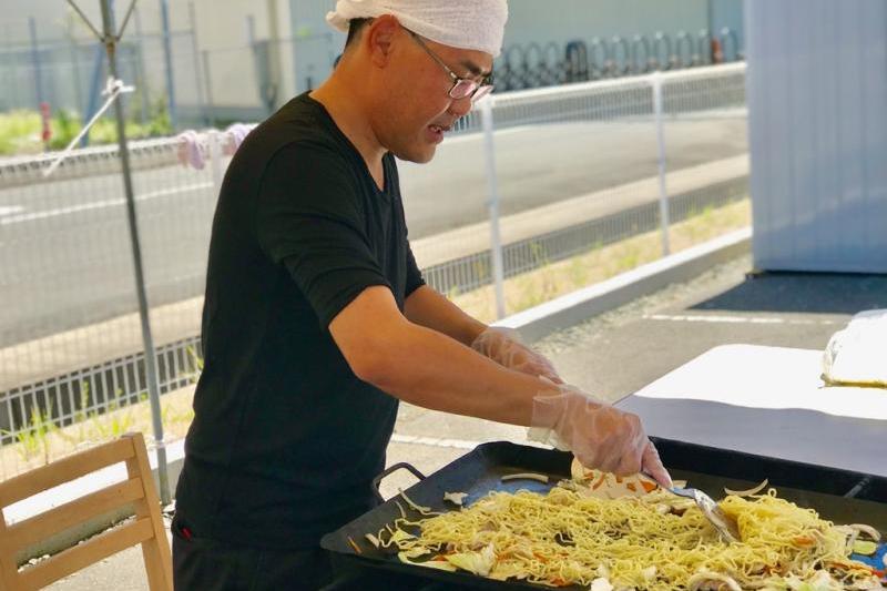 熱い調理場で職人、竹ちゃん頑張ってます！！