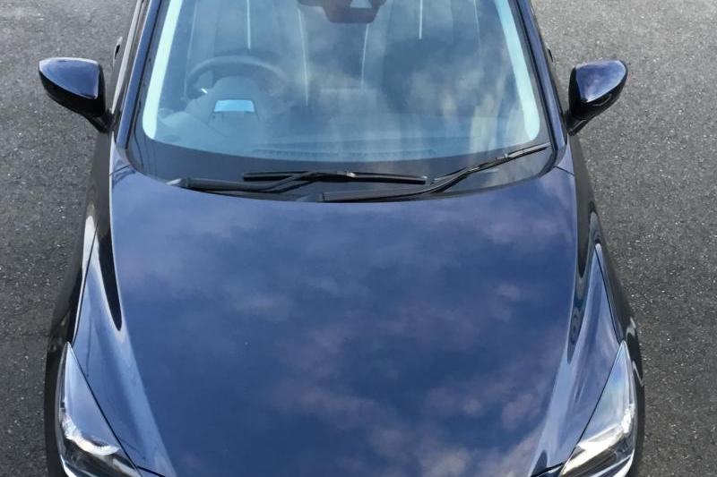 ＭＡＺＤＡ２に泳ぐ青空の雲たち