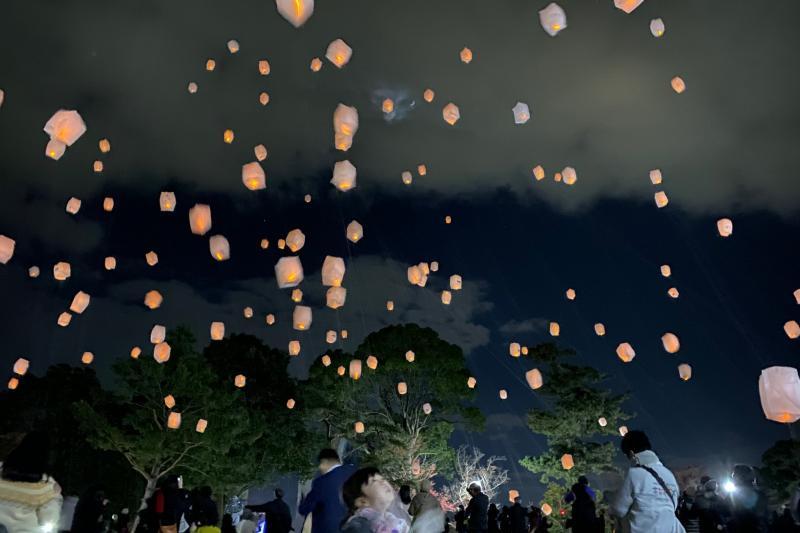 星空ランタン上げ(場所：亀山公園・山頂広場)