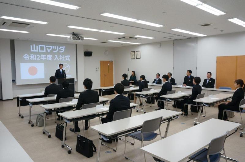 入社式の様子です♪