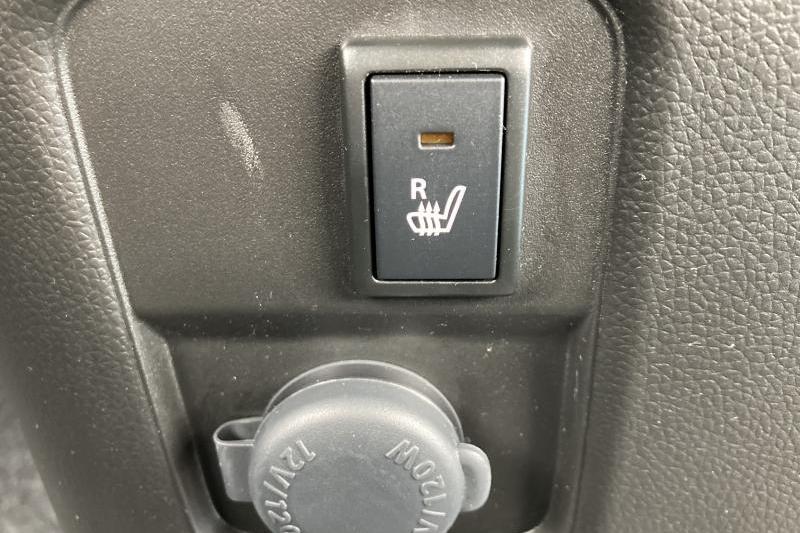シートヒーター（運転席側）。