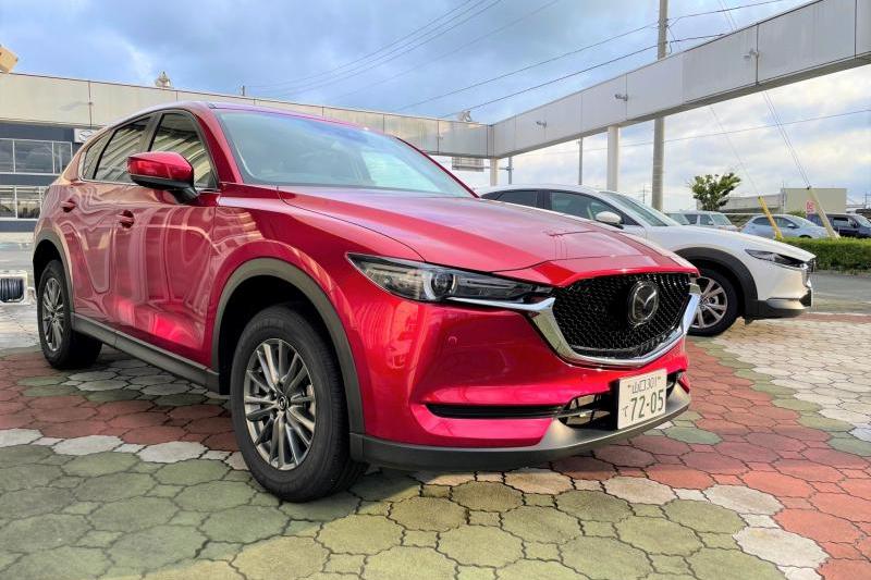 人気のCX-5も、月々のお支払い負担を少なくできます（写真は試乗車）。