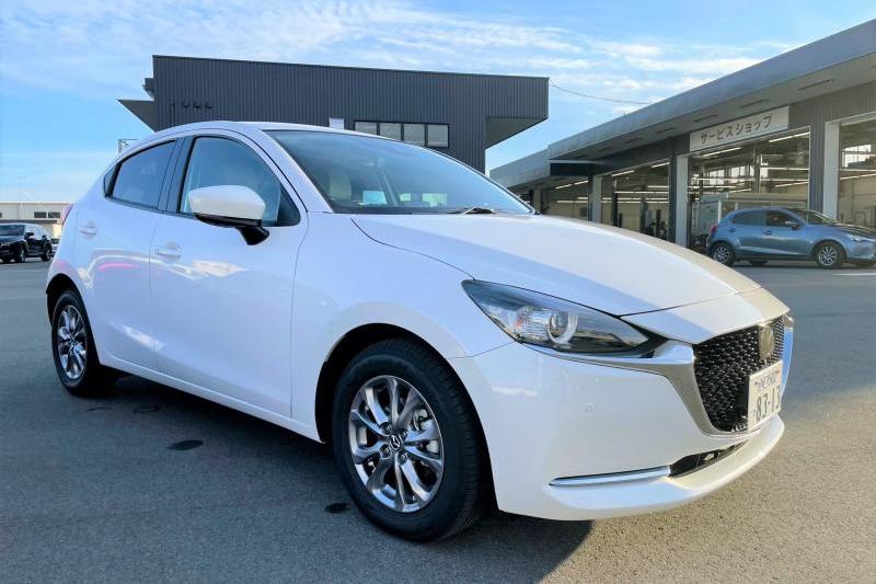 MAZDA2の特別仕様車「Sunlit Citrus(サンリットシトラス)」。こちらは本社所属の試乗車です。