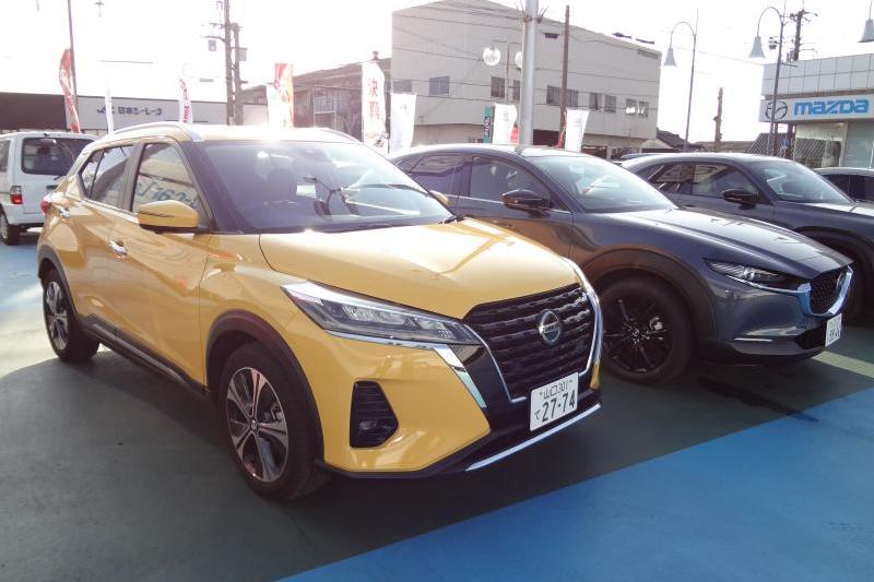 日産のキックス　E-POWERとCX-30です。