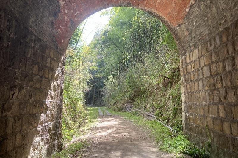 トンネルの中は自由に歩くことが出来ます。