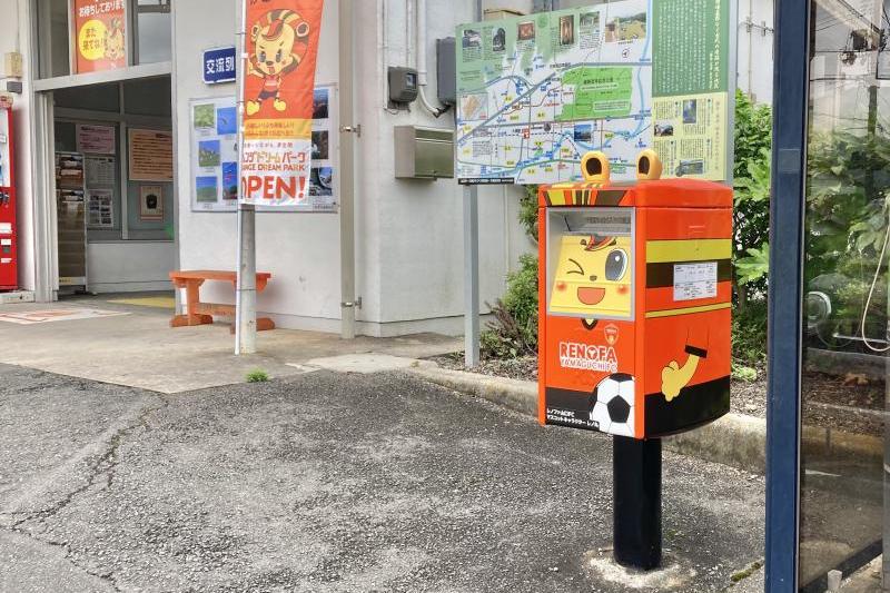 大歳駅前でアウェイサポーターをお出迎えします。