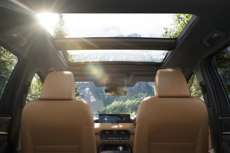 開放的な視界と明るさを実現する大型のパノラマサンルーフ！。CX-60 XD HYBRID Premium Sports(4WD)。