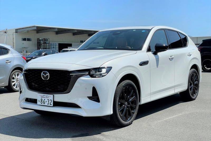 新色「ロジウムホワイトプレミアムメタリック」で塗られた、当店のCX-60試乗車。