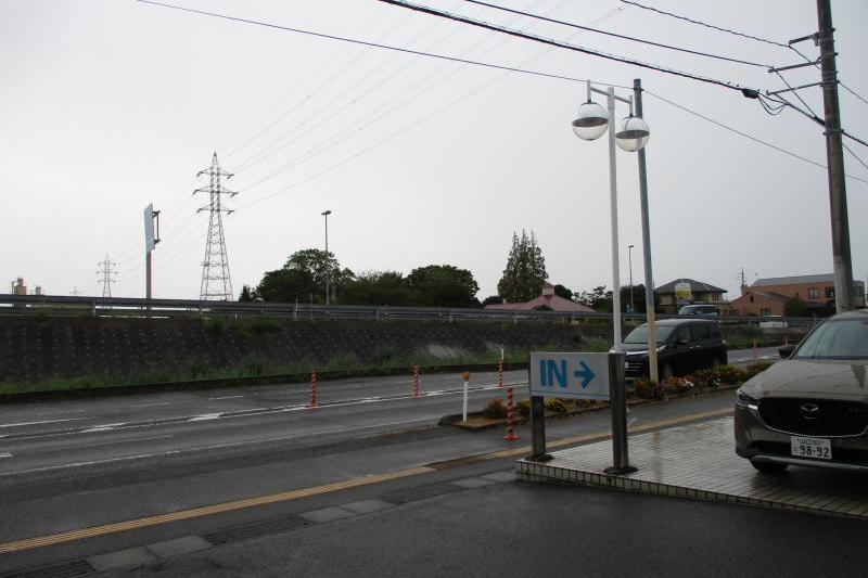 徐々に雨風共に強くなっております。。