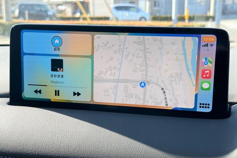 新型CX-5にApple CarPlayを接続。マップやミュージックアプリなどを手元で操作できます。※こちらは有線で接続しています。