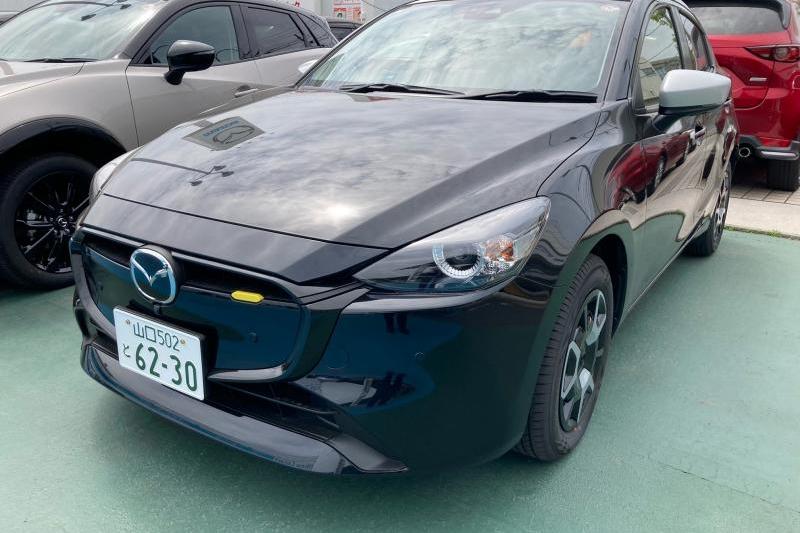 商品改良しましたMAZDA２の試乗車です。