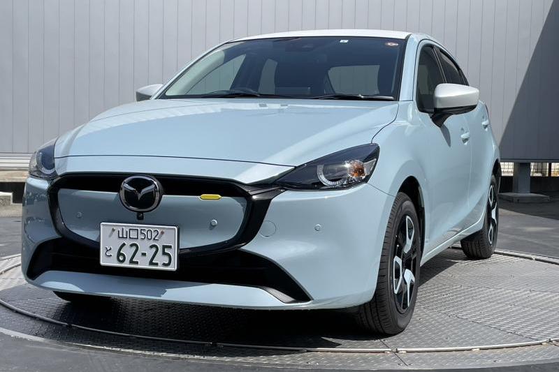 新型MAZDA2をソロ撮影