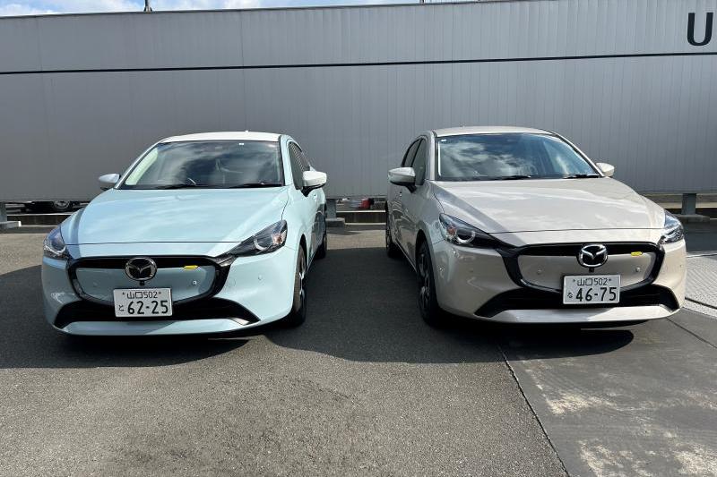 MAZDA2 試乗車（左）！