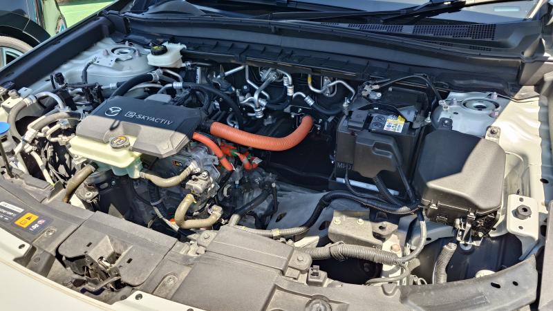 EVモデルのエンジンルームです。