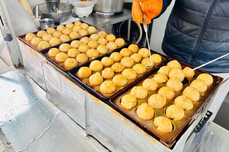 中はトロッ！ タコはプリッ！ あつあつのたこ焼きをお楽しみください！