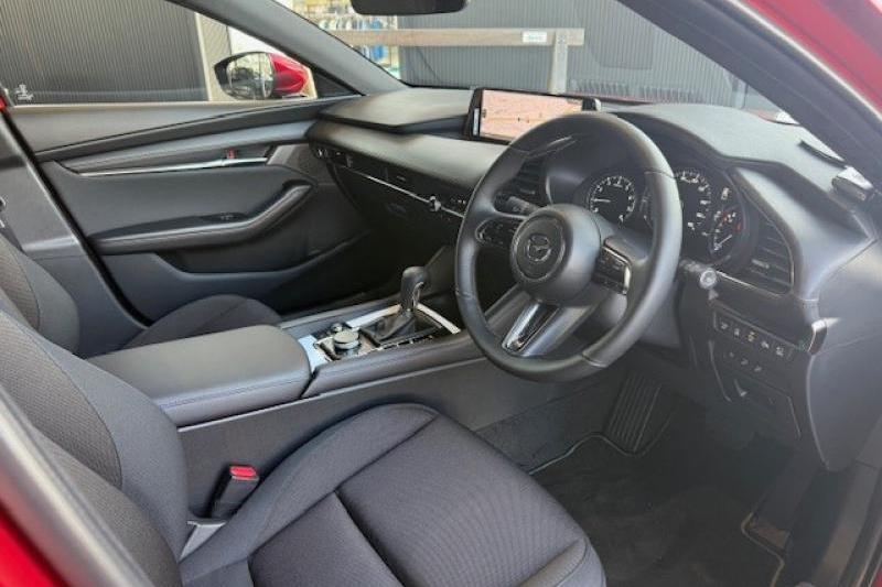 内装はクロス仕様です！