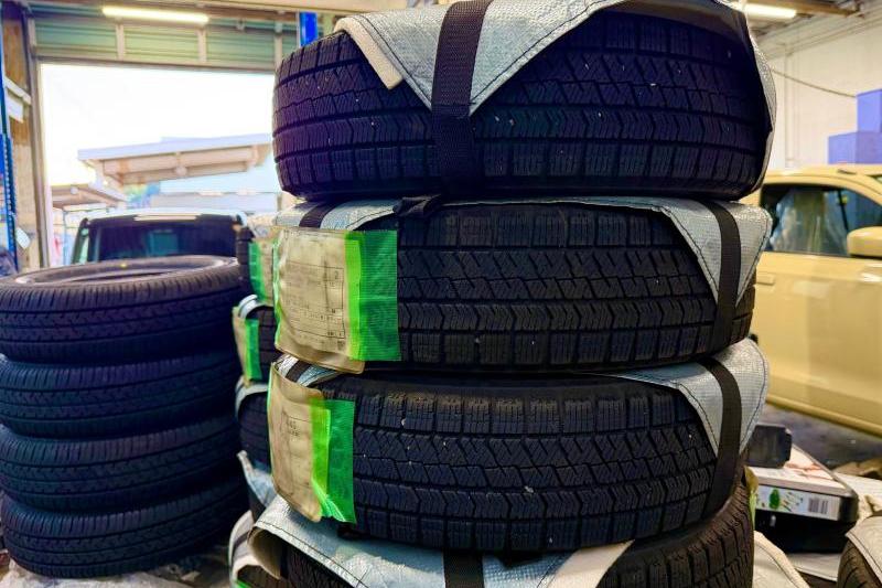 続々、入荷しているお客様預かり冬タイヤです