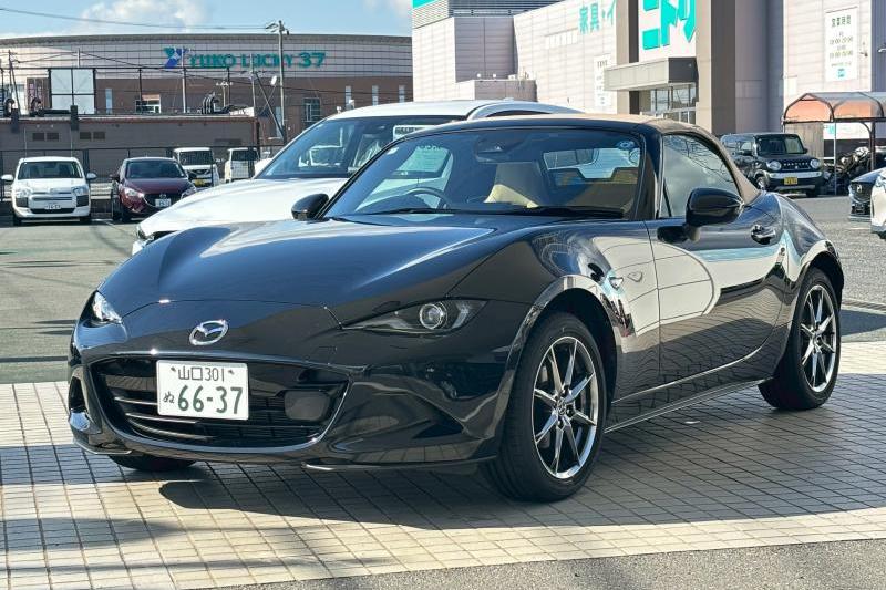マツダ ロードスター S Leather Package V Selectionです。