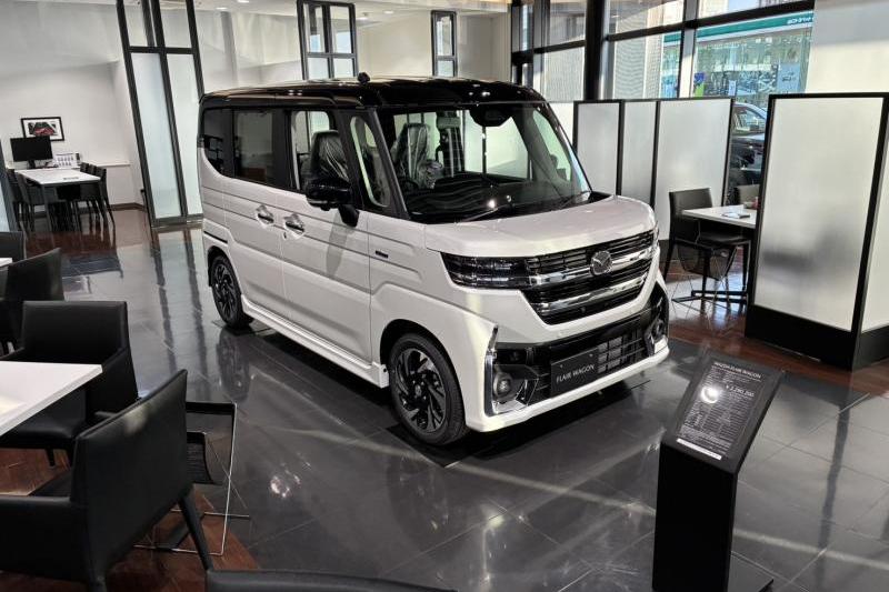 フレアワゴンカスタムスタイルXSピュアホワイト２トーンカラー